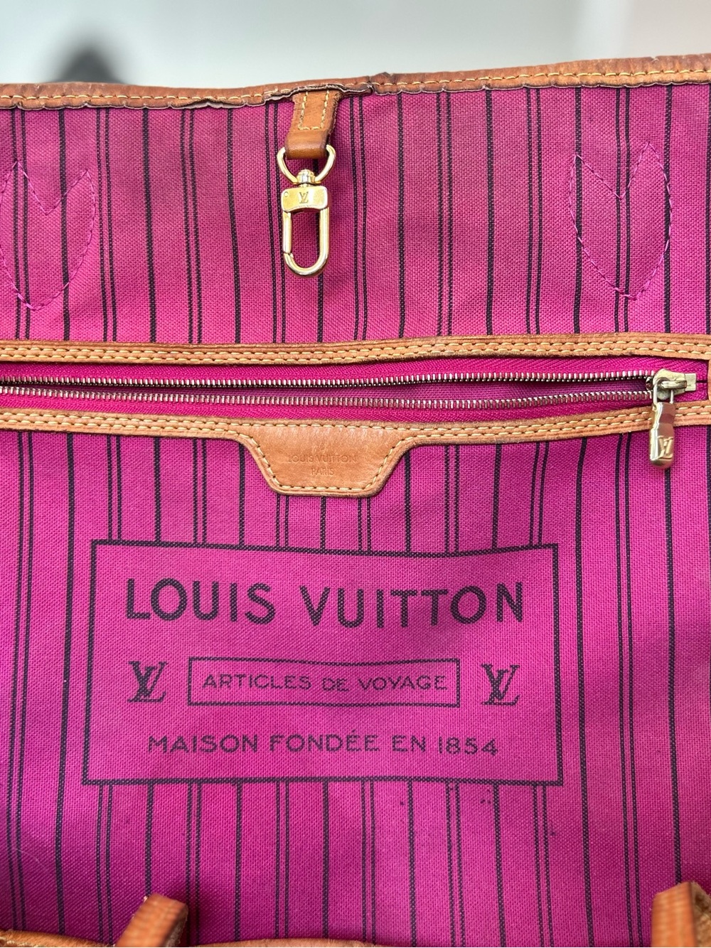 Louis Vuitton Neverfull GM 
❤️Bundle 2 items and save 10%❤️ - Picture 7 of 16